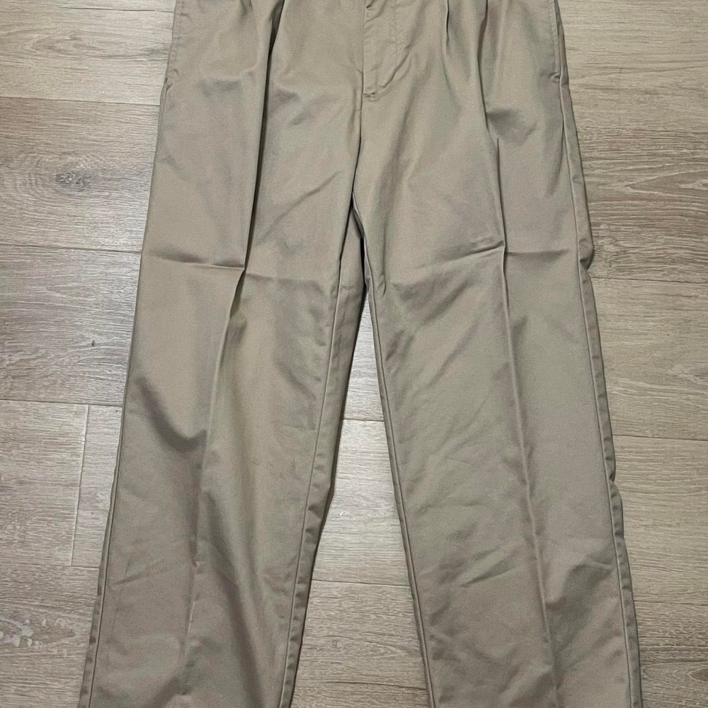 Izod Mens Pleated Chino Pants 32x30 Khaki Tan Cotton Twill Relaxed Fit Straight